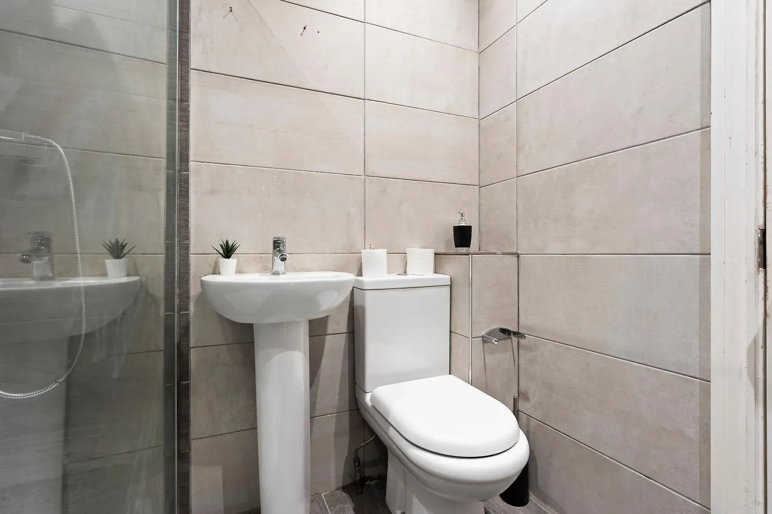 Sleek 4-Bed In Central Brighton - Sleeps 10 0*,  United Kingdom